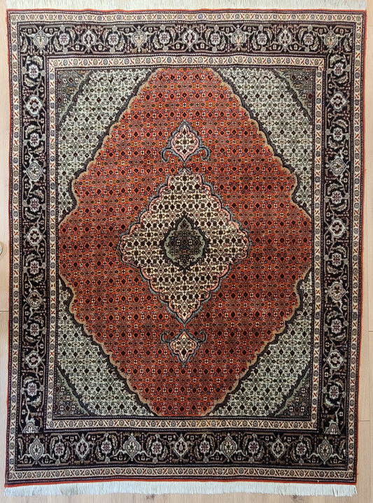 Täbriz Teppich Wolle Medaillon Mauerfeld fein geknüpft