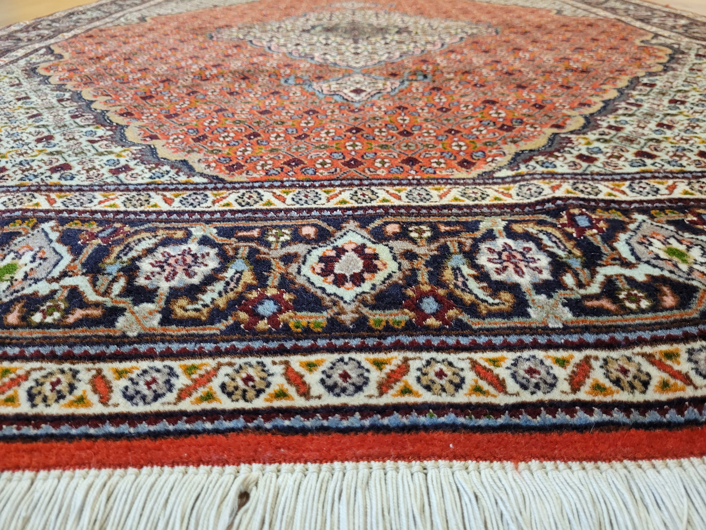 Täbriz Teppich Wolle Medaillon Mauerfeld fein geknüpft