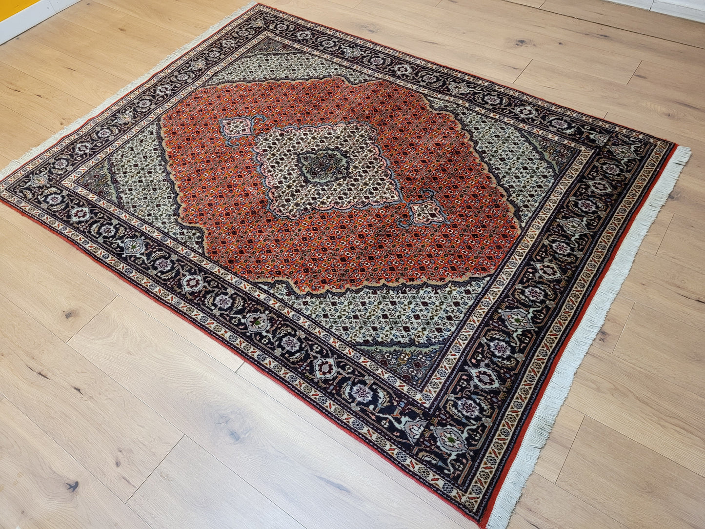 Täbriz Teppich Wolle Medaillon Mauerfeld fein geknüpft