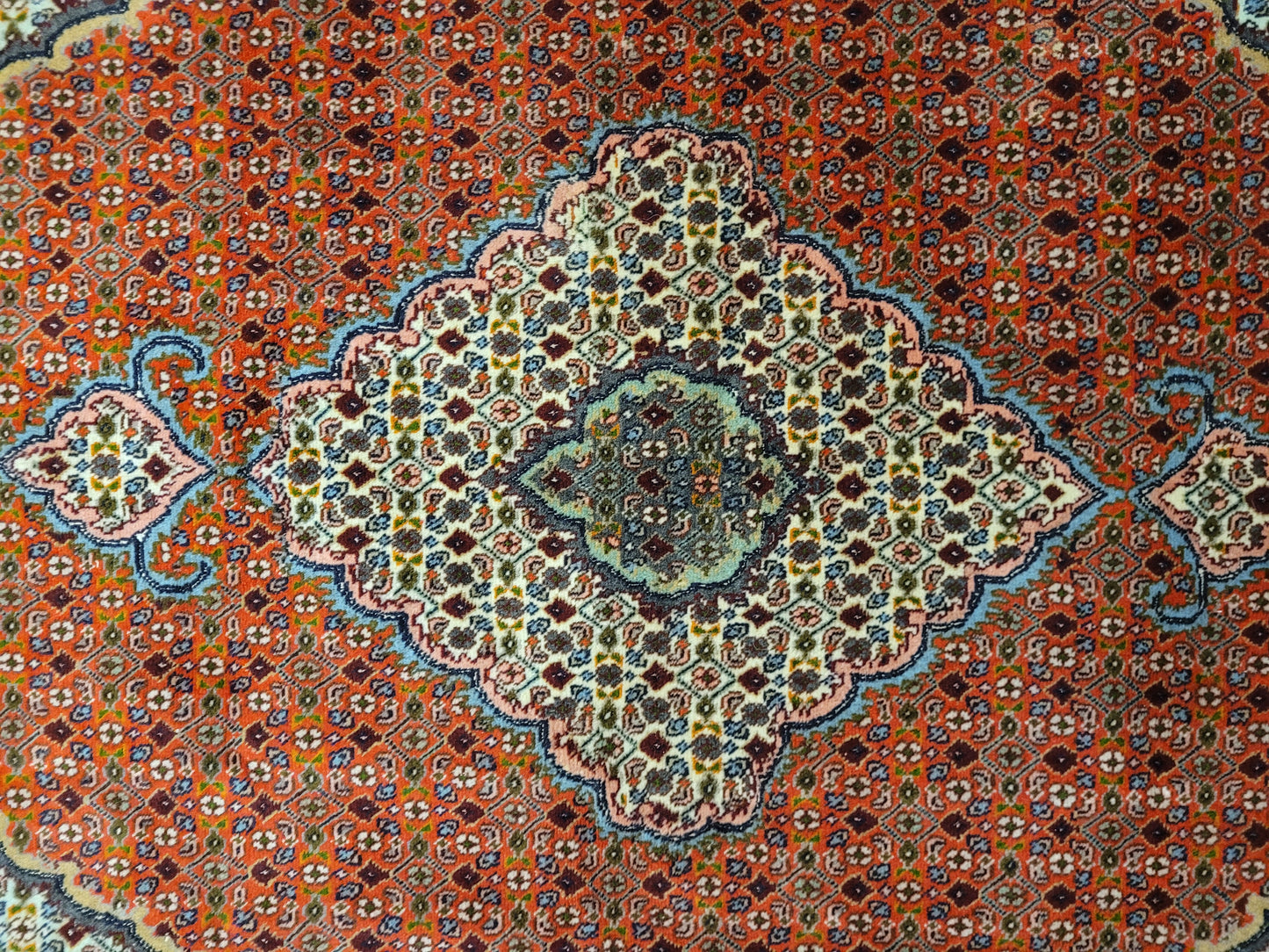 Täbriz Teppich Wolle Medaillon Mauerfeld fein geknüpft