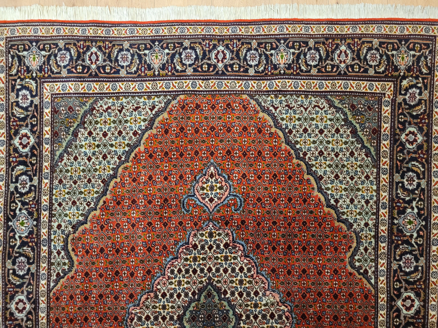 Täbriz Teppich Wolle Medaillon Mauerfeld fein geknüpft