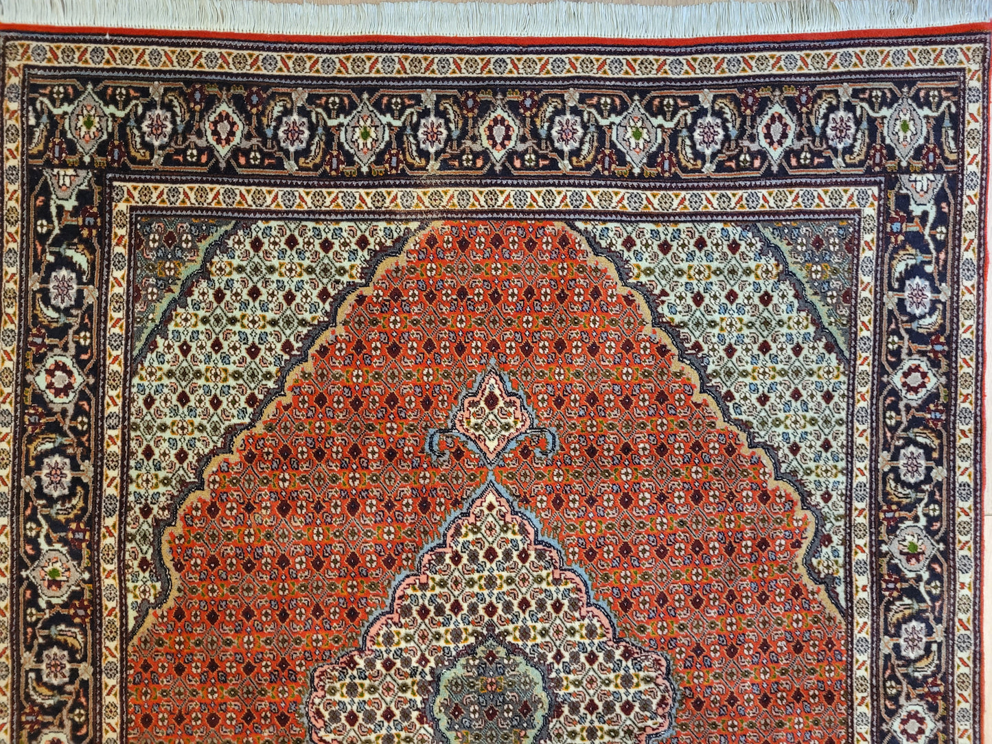 Täbriz Teppich Wolle Medaillon Mauerfeld fein geknüpft