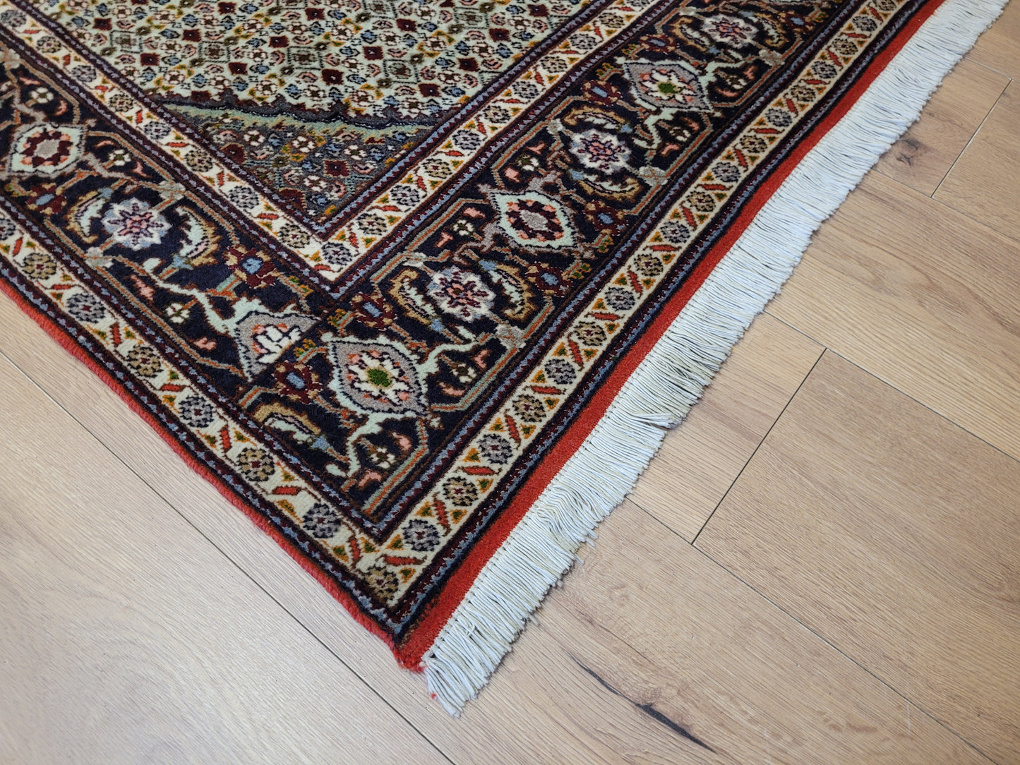 Täbriz Teppich Wolle Medaillon Mauerfeld fein geknüpft