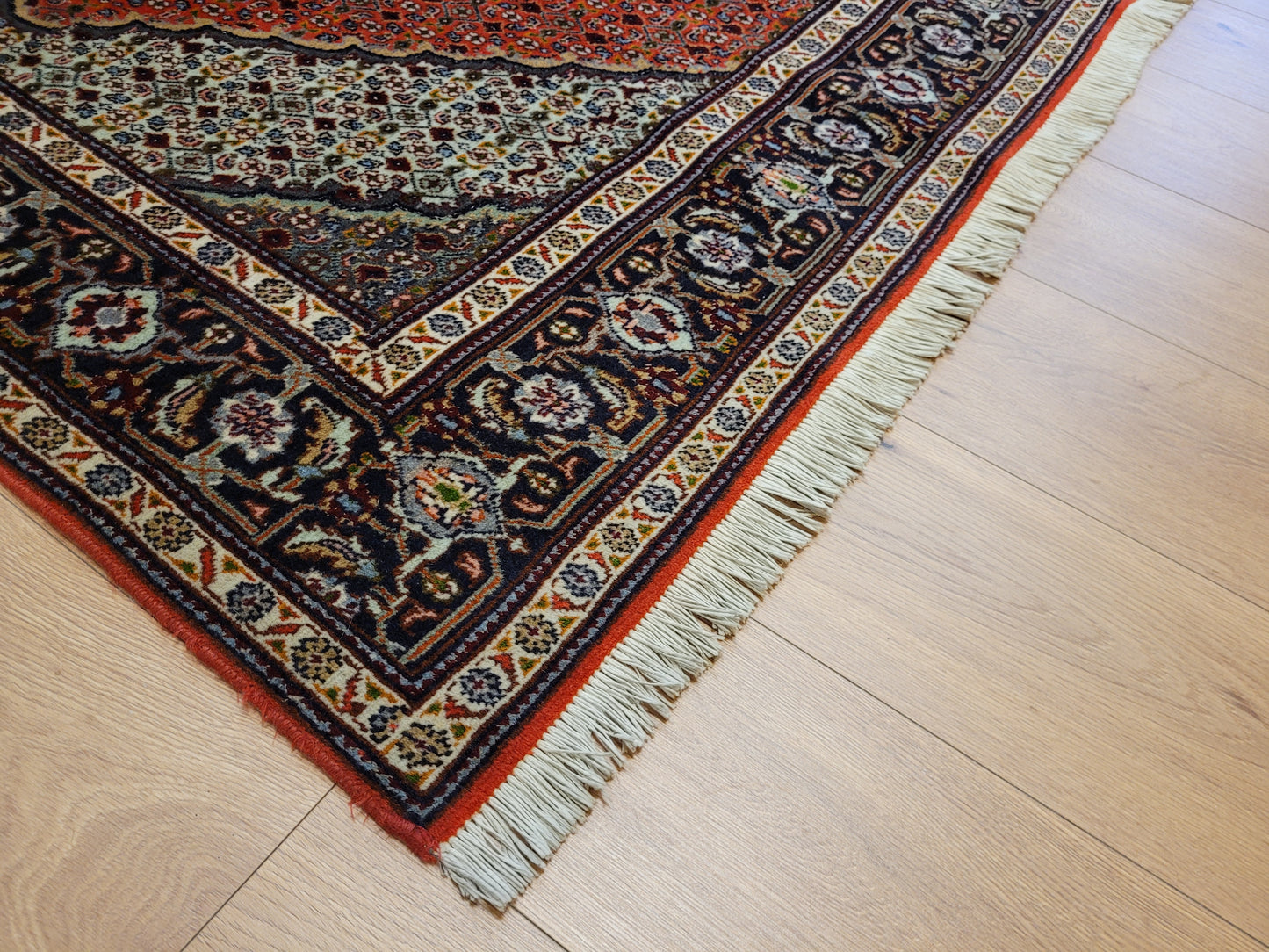 Täbriz Teppich Wolle Medaillon Mauerfeld fein geknüpft