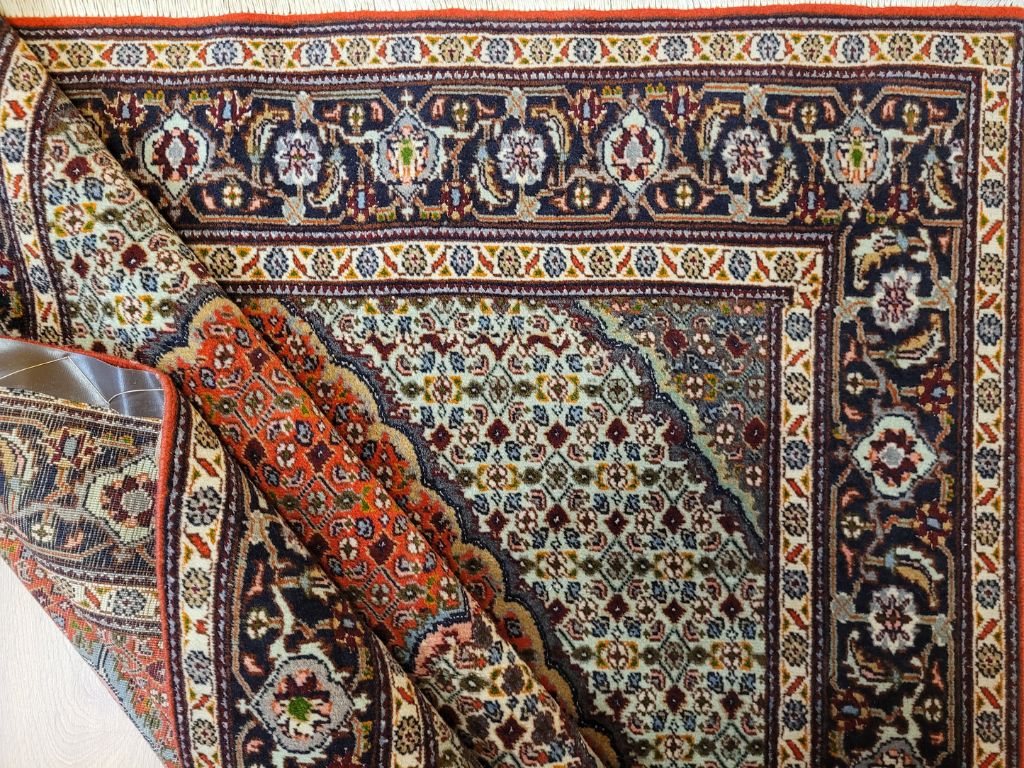 Täbriz Teppich Wolle Medaillon Mauerfeld fein geknüpft