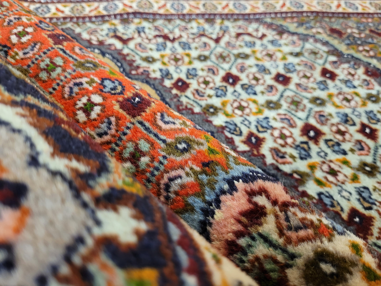 Täbriz Teppich Wolle Medaillon Mauerfeld fein geknüpft