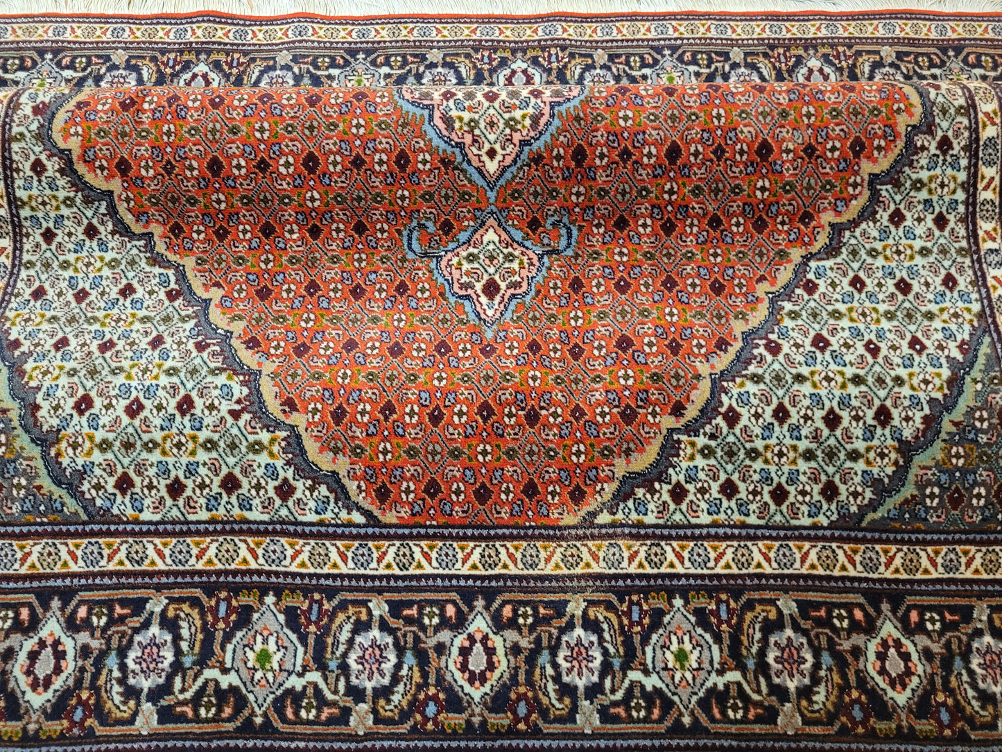 Täbriz Teppich Wolle Medaillon Mauerfeld fein geknüpft