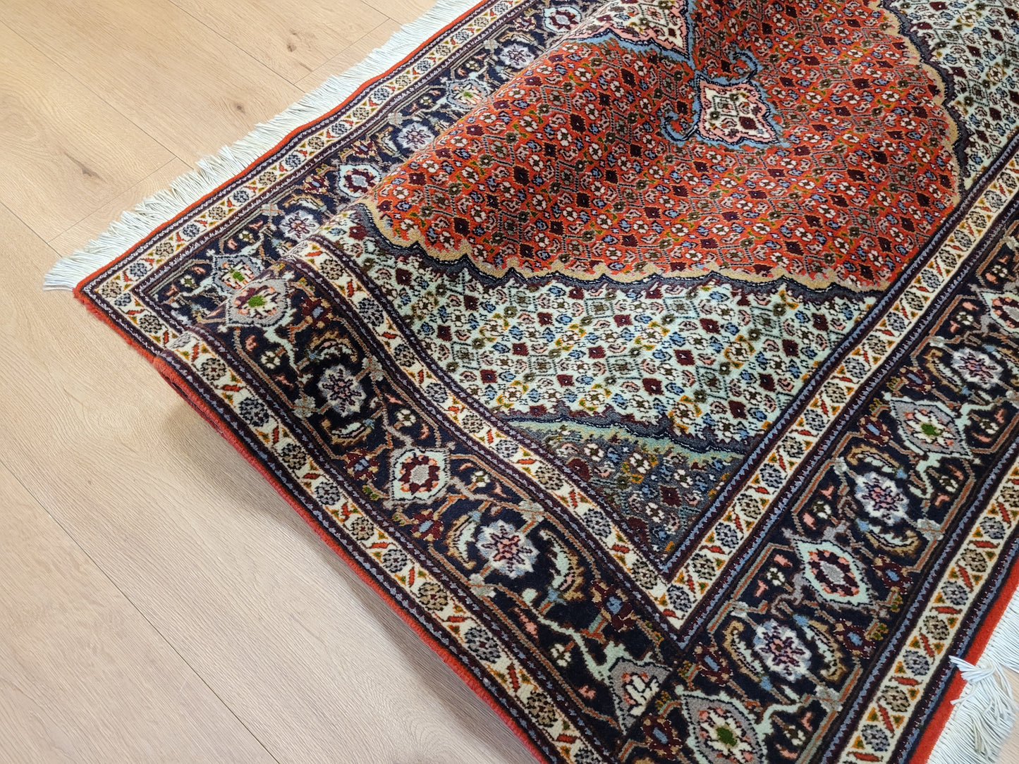 Täbriz Teppich Wolle Medaillon Mauerfeld fein geknüpft