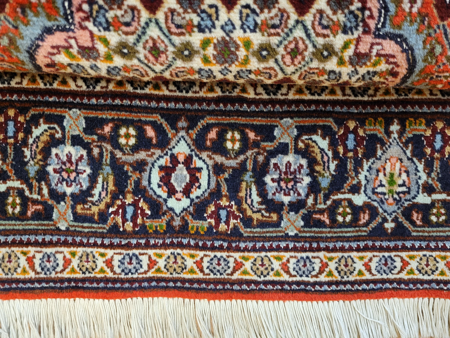 Täbriz Teppich Wolle Medaillon Mauerfeld fein geknüpft