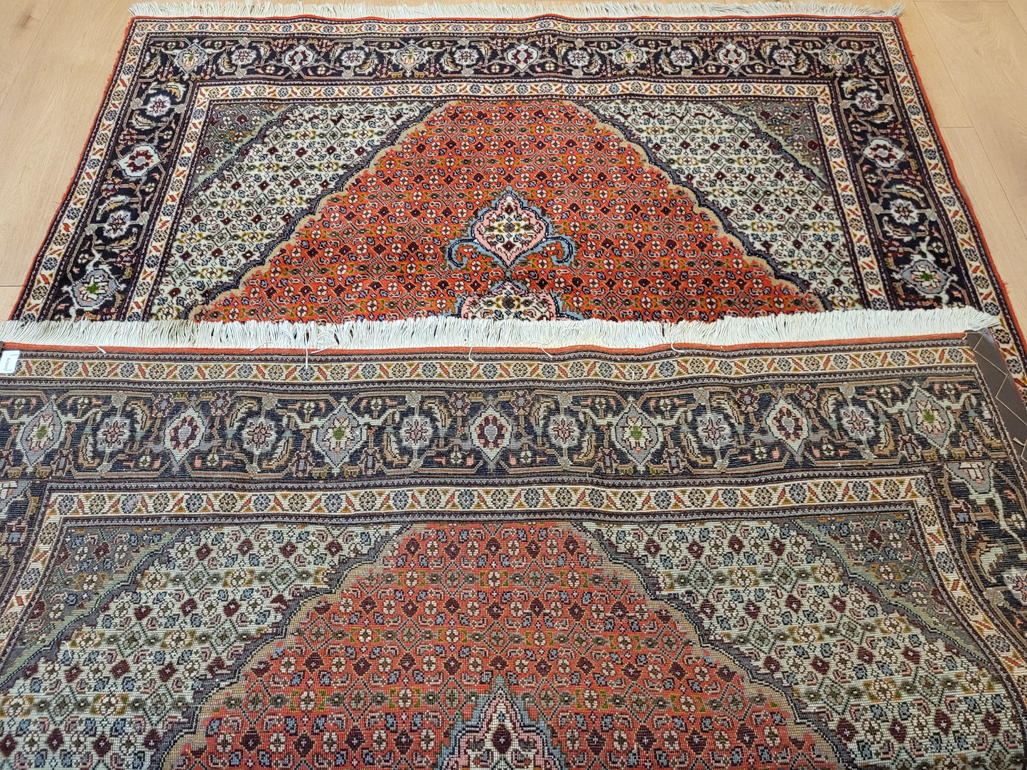 Täbriz Teppich Wolle Medaillon Mauerfeld fein geknüpft