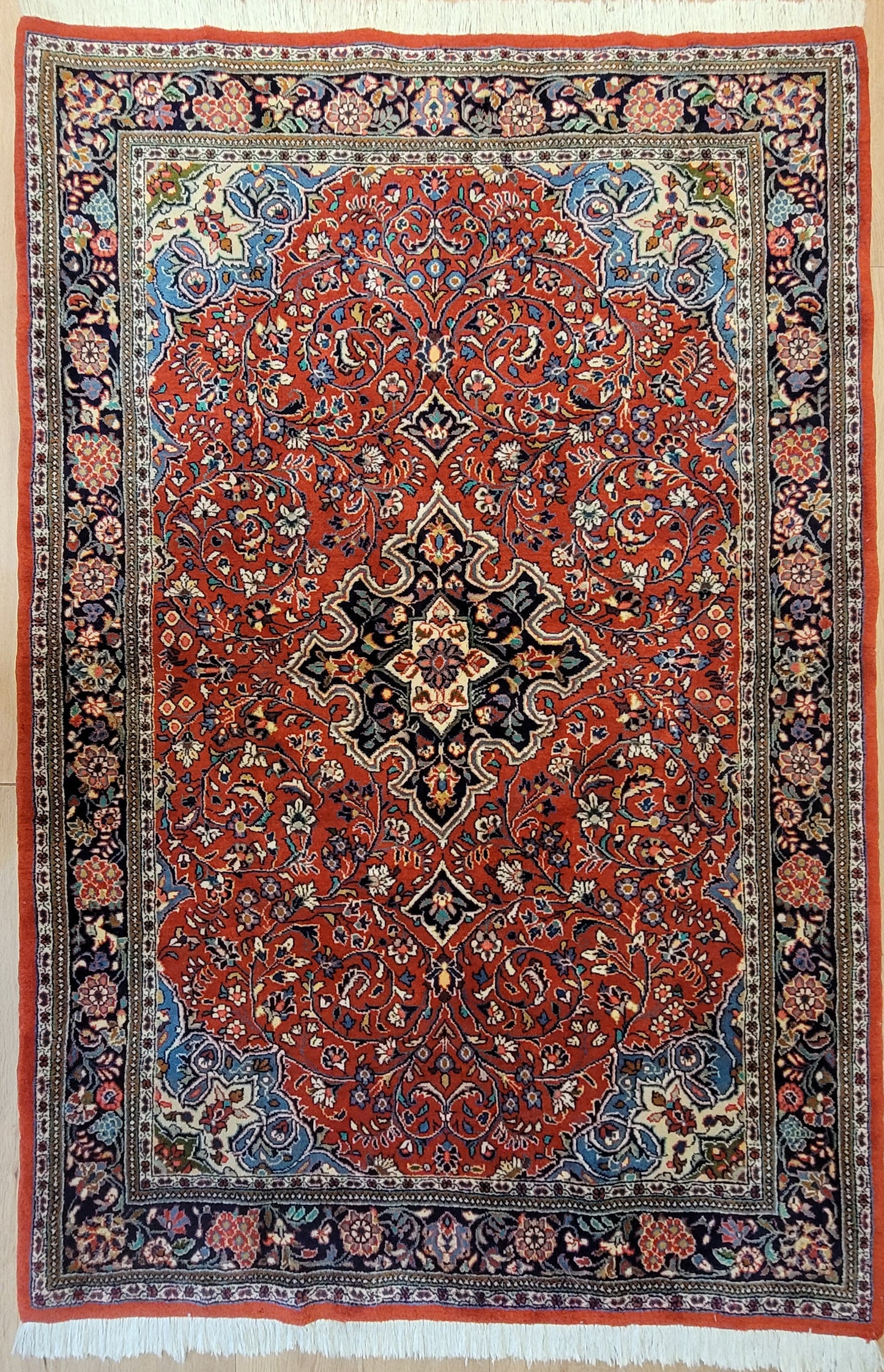 Sarough Teppich Wolle Baumwolle floral Medaillon klassisch