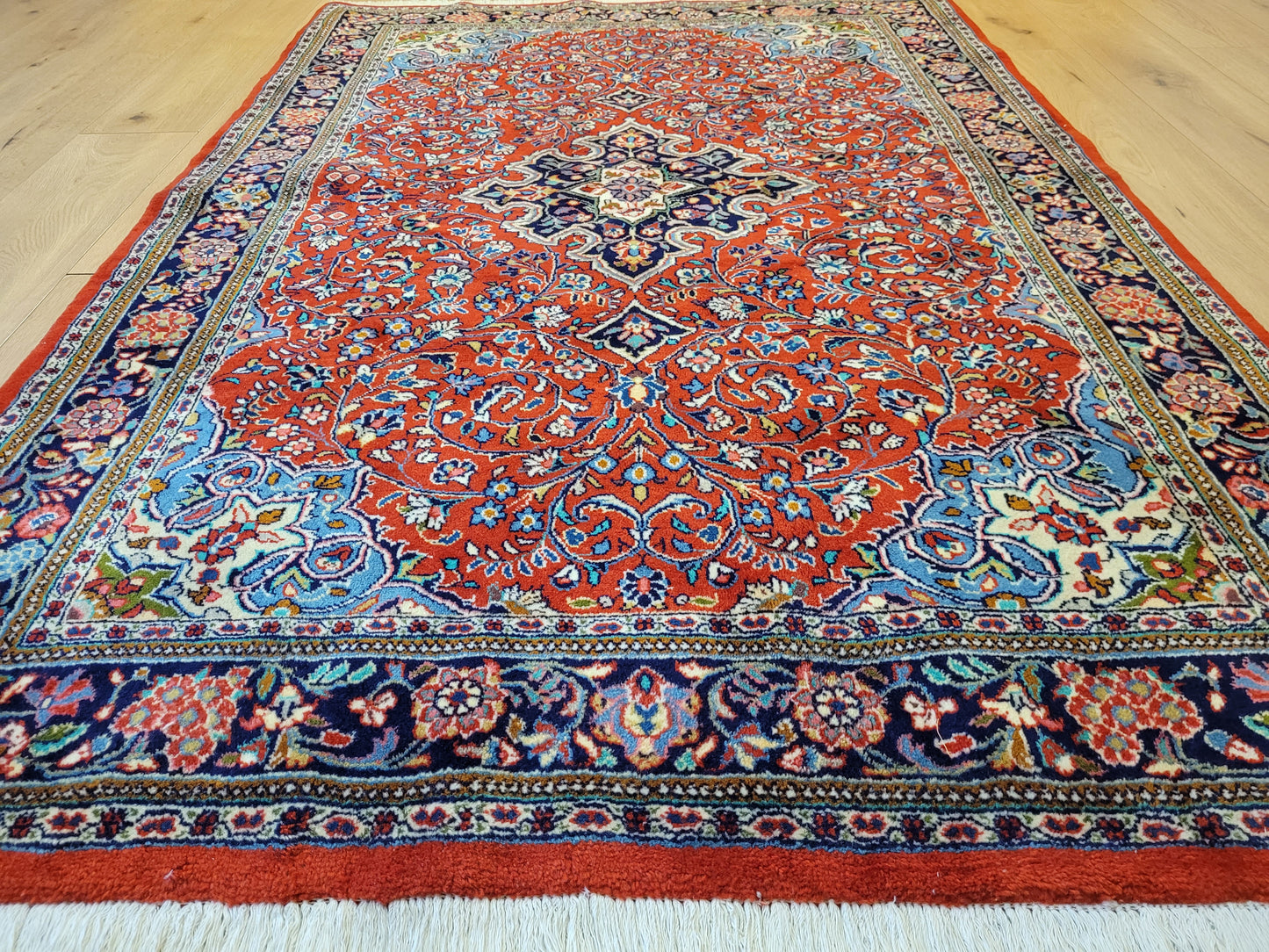 Sarough Teppich Wolle Baumwolle floral Medaillon klassisch