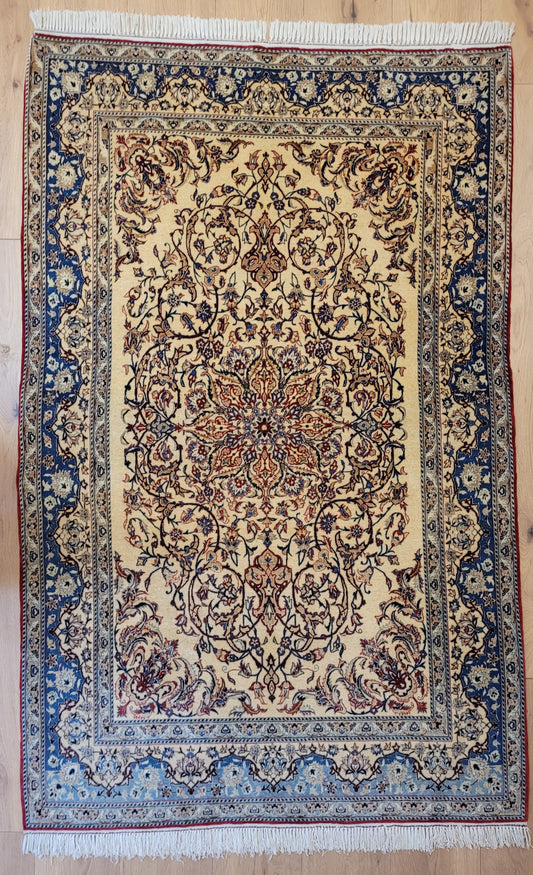 Nain Teppich Wolle Seide florales Medaillon fein geknüpft