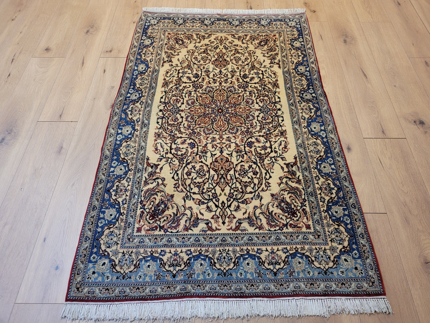 Nain Teppich Wolle Seide florales Medaillon fein geknüpft