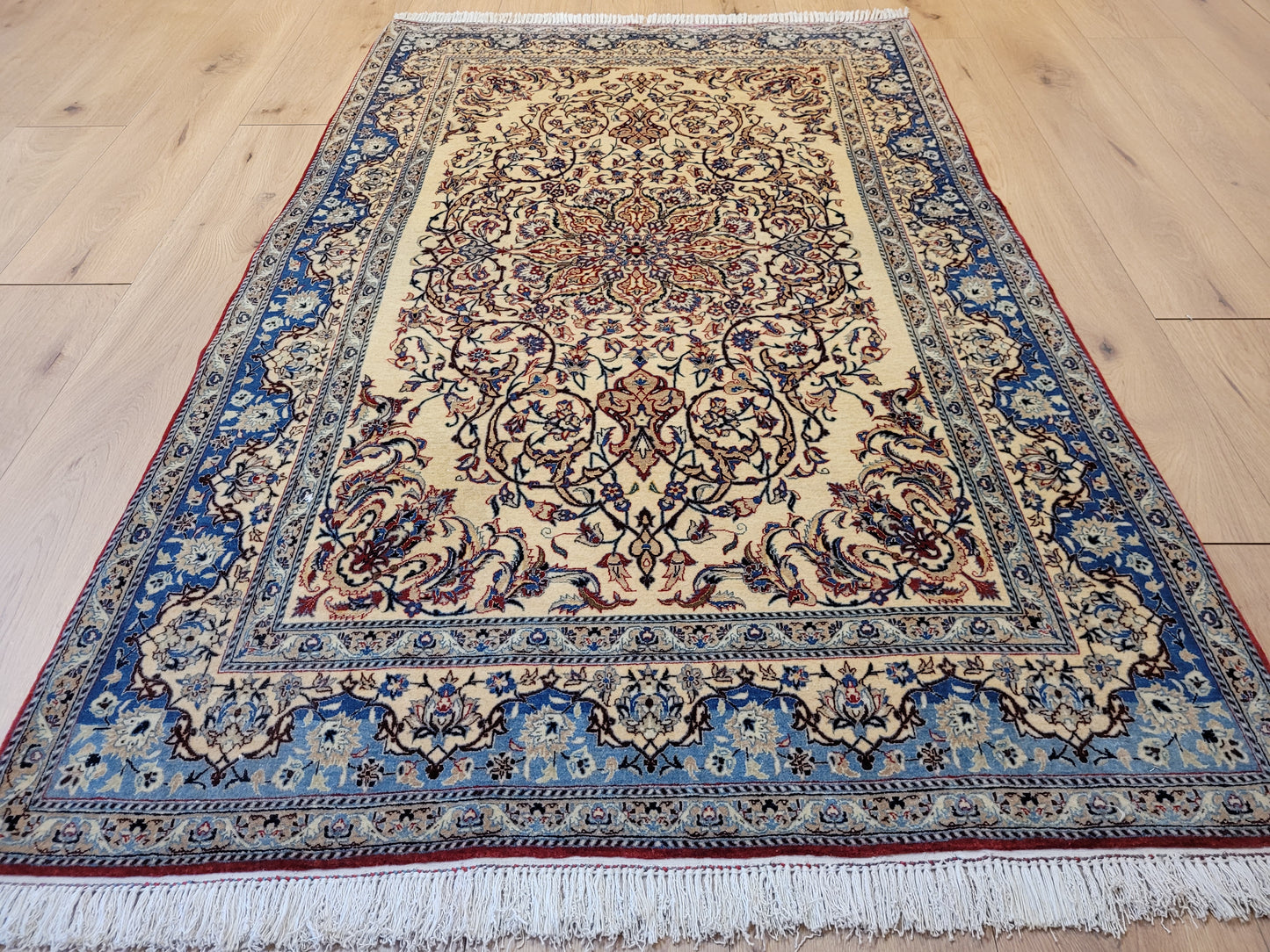 Nain Teppich Wolle Seide florales Medaillon fein geknüpft