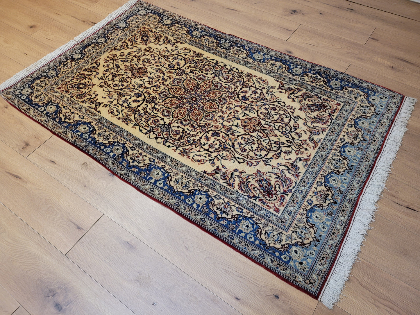 Nain Teppich Wolle Seide florales Medaillon fein geknüpft