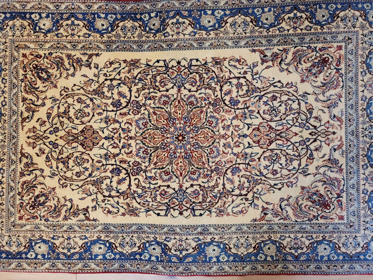 Nain Teppich Wolle Seide florales Medaillon fein geknüpft