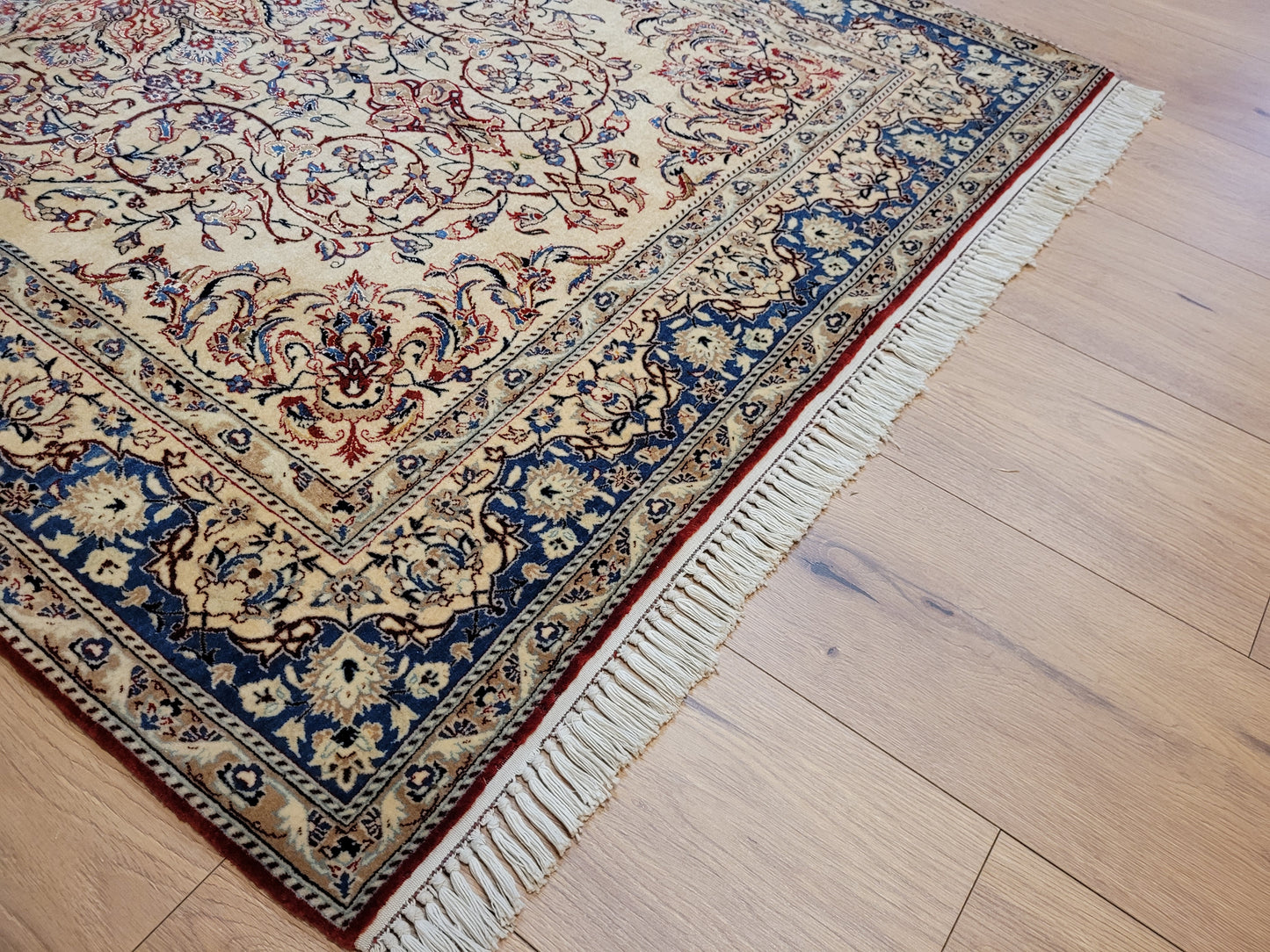 Nain Teppich Wolle Seide florales Medaillon fein geknüpft