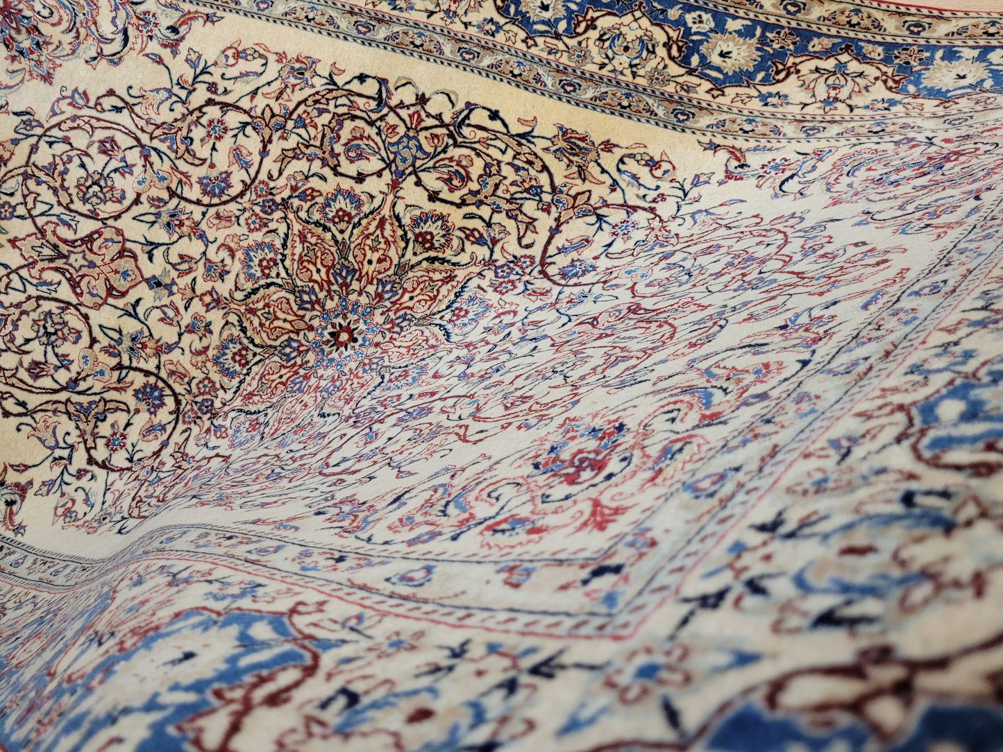 Nain Teppich Wolle Seide florales Medaillon fein geknüpft