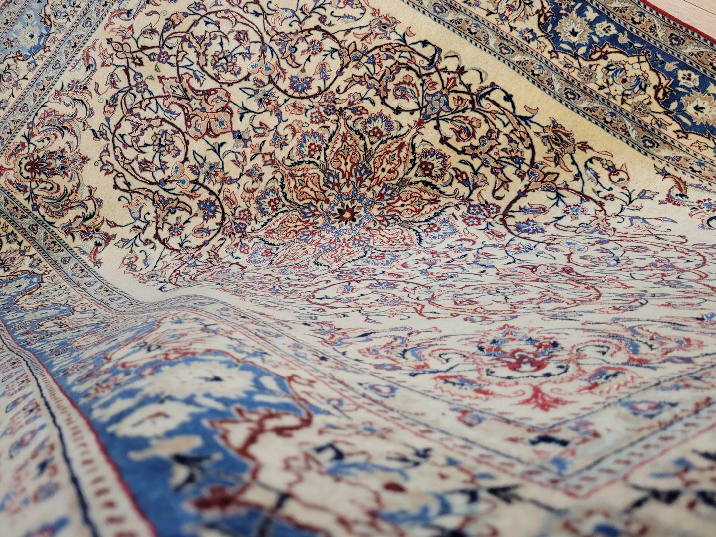 Nain Teppich Wolle Seide florales Medaillon fein geknüpft