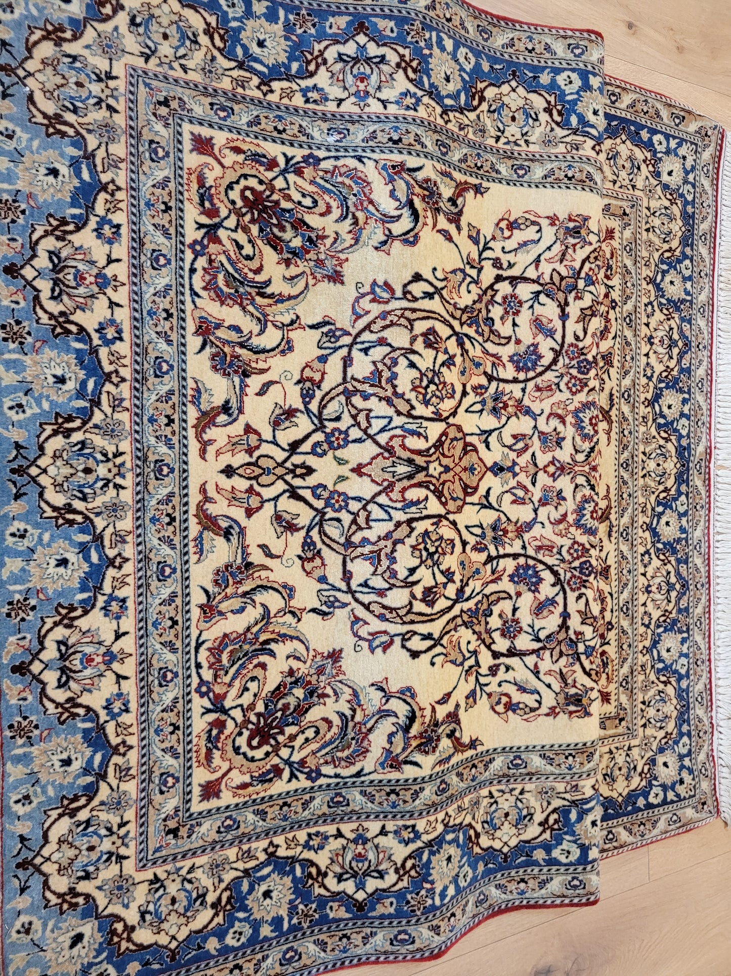 Nain Teppich Wolle Seide florales Medaillon fein geknüpft