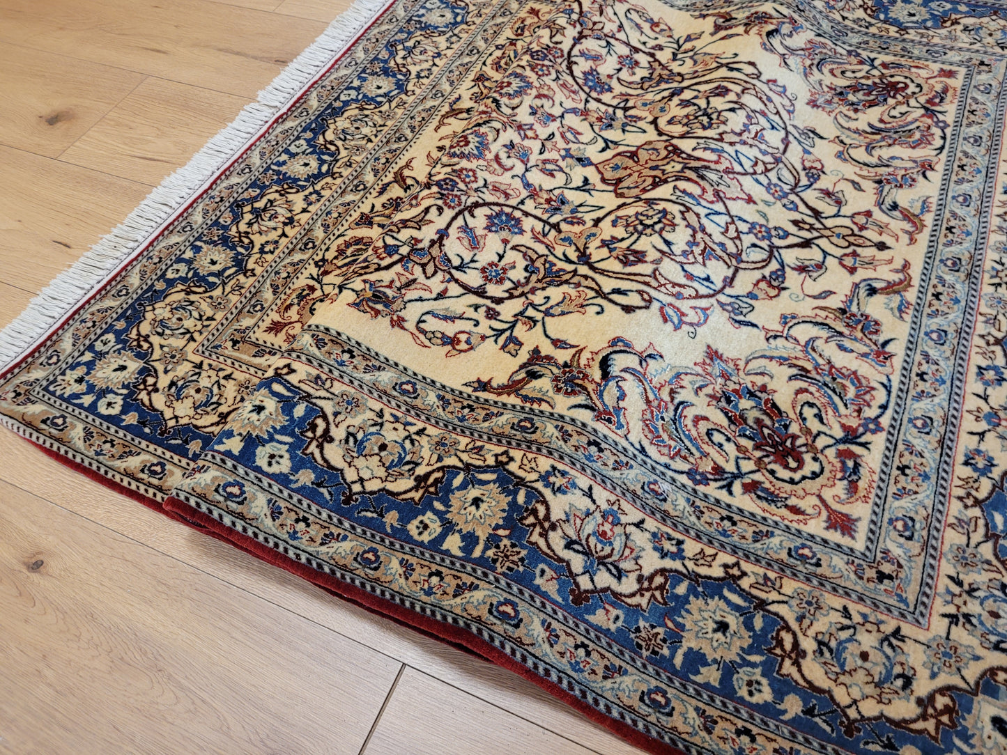 Nain Teppich Wolle Seide florales Medaillon fein geknüpft