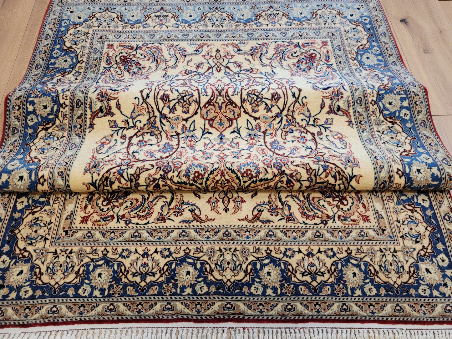 Nain Teppich Wolle Seide florales Medaillon fein geknüpft