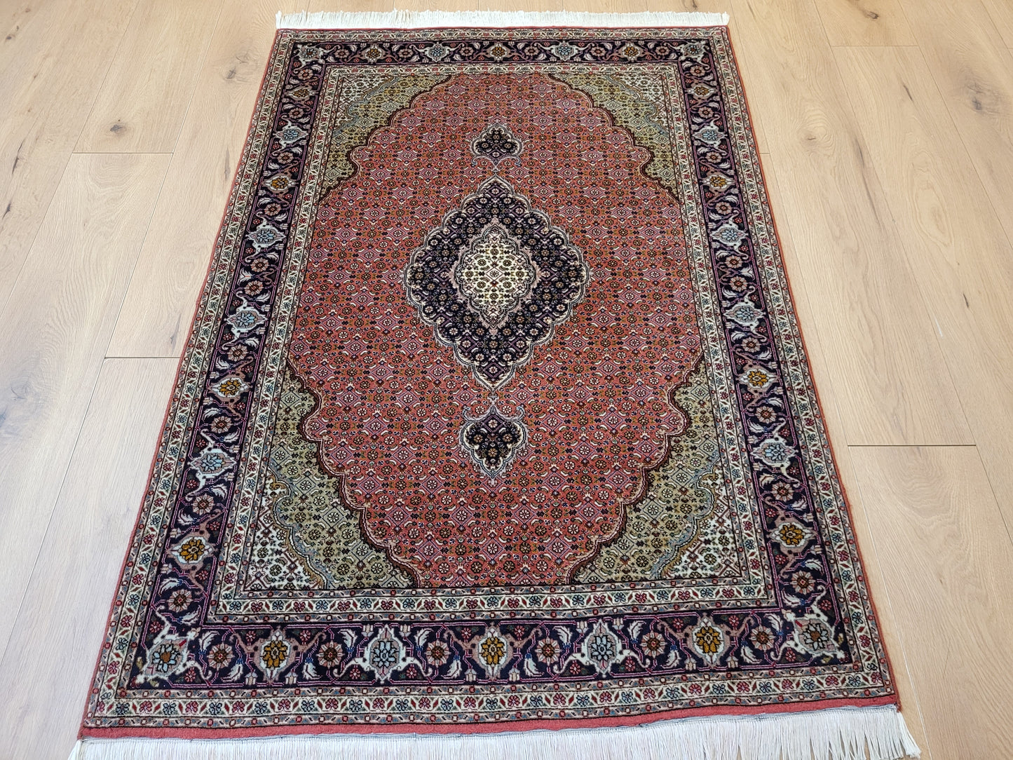 Täbriz Teppich Korkwolle Seide Medaillon fein geknüpft