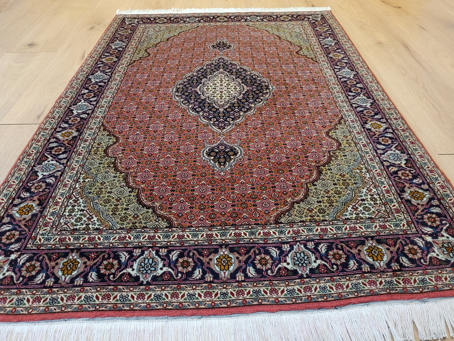 Täbriz Teppich Korkwolle Seide Medaillon fein geknüpft