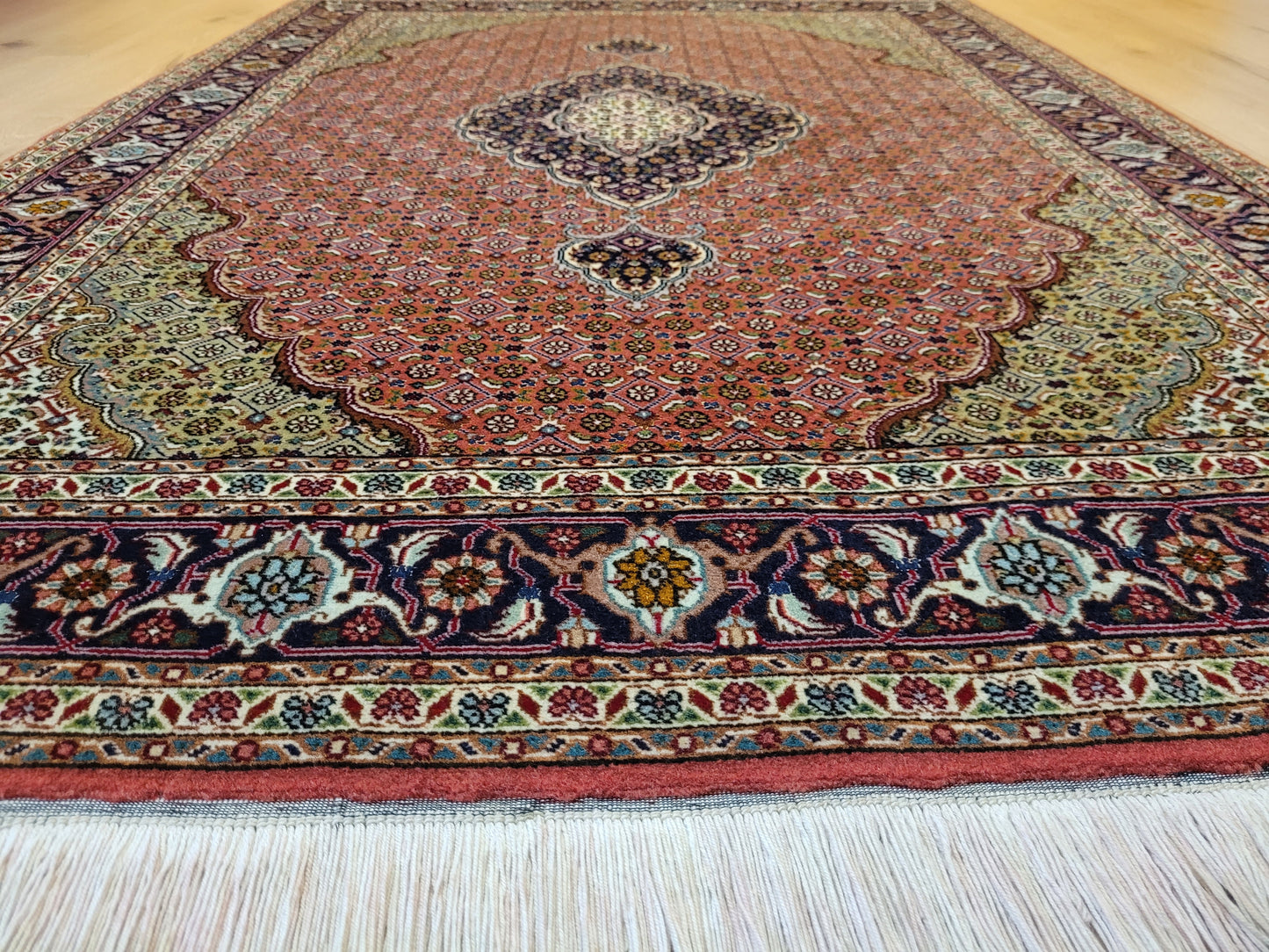 Täbriz Teppich Korkwolle Seide Medaillon fein geknüpft