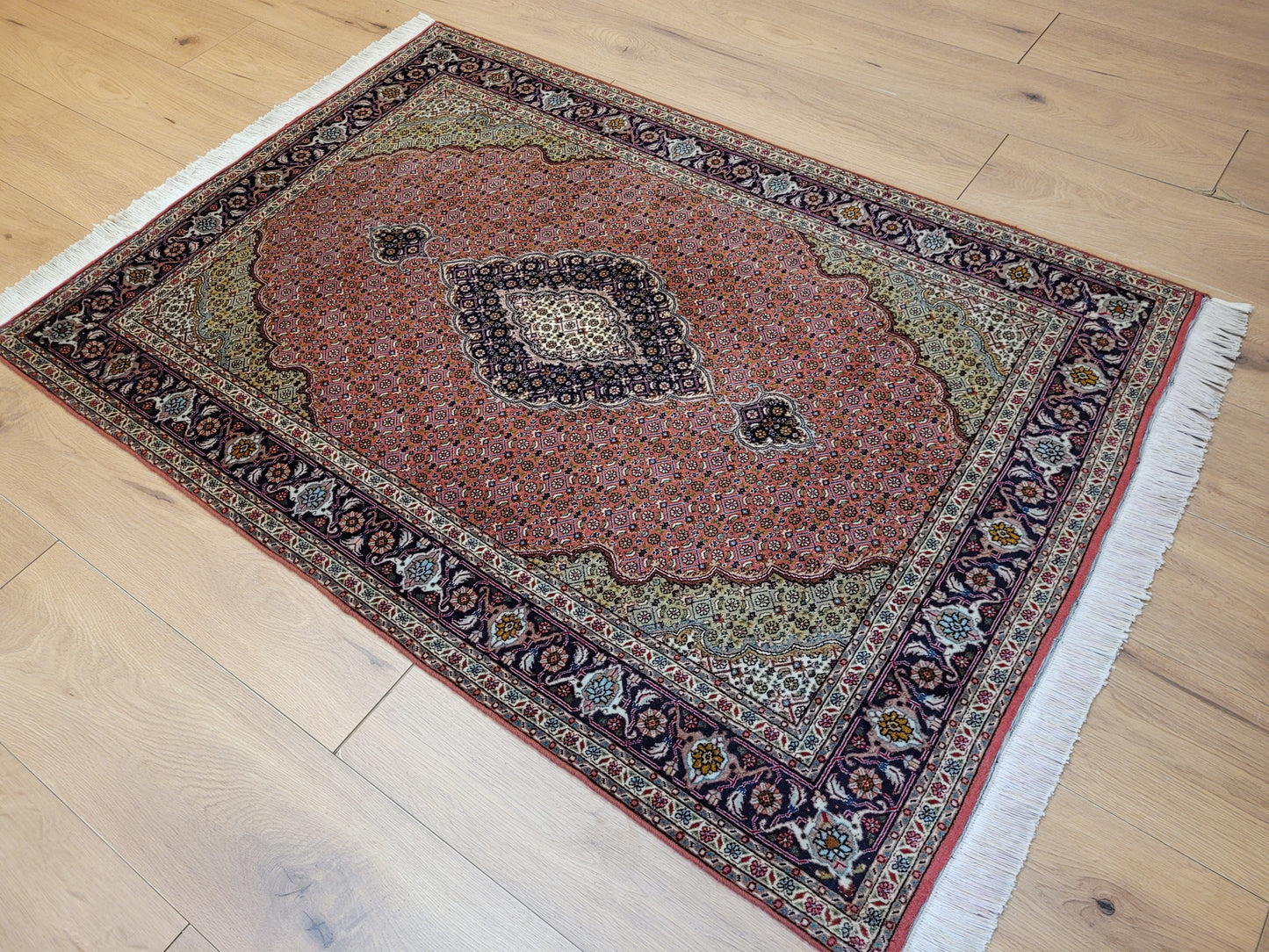 Täbriz Teppich Korkwolle Seide Medaillon fein geknüpft