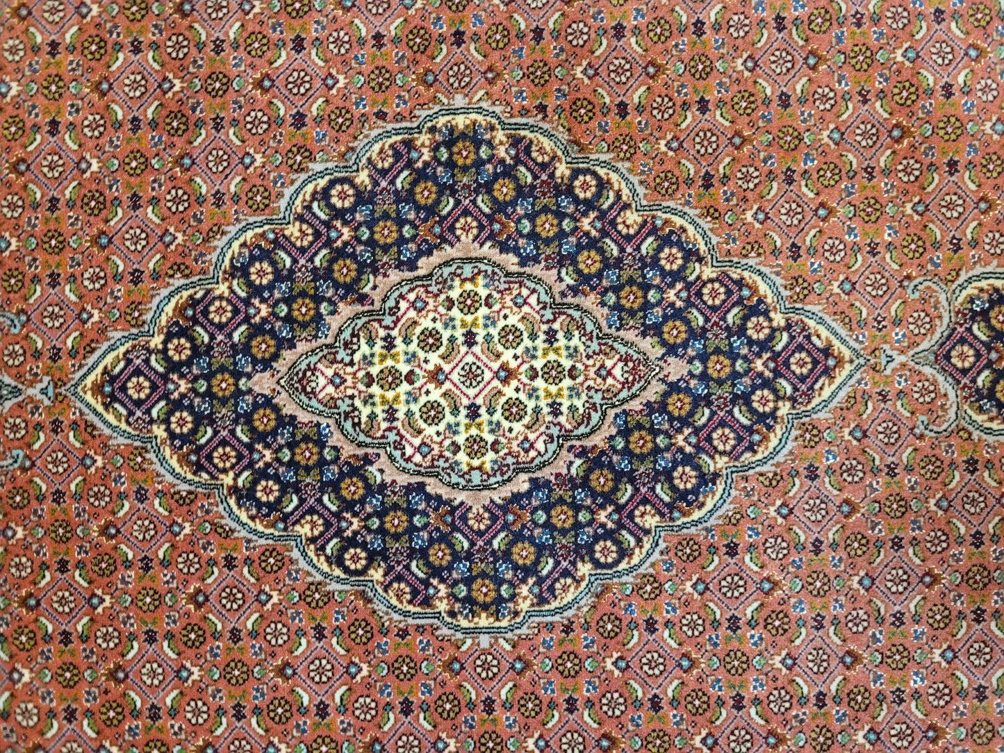 Täbriz Teppich Korkwolle Seide Medaillon fein geknüpft