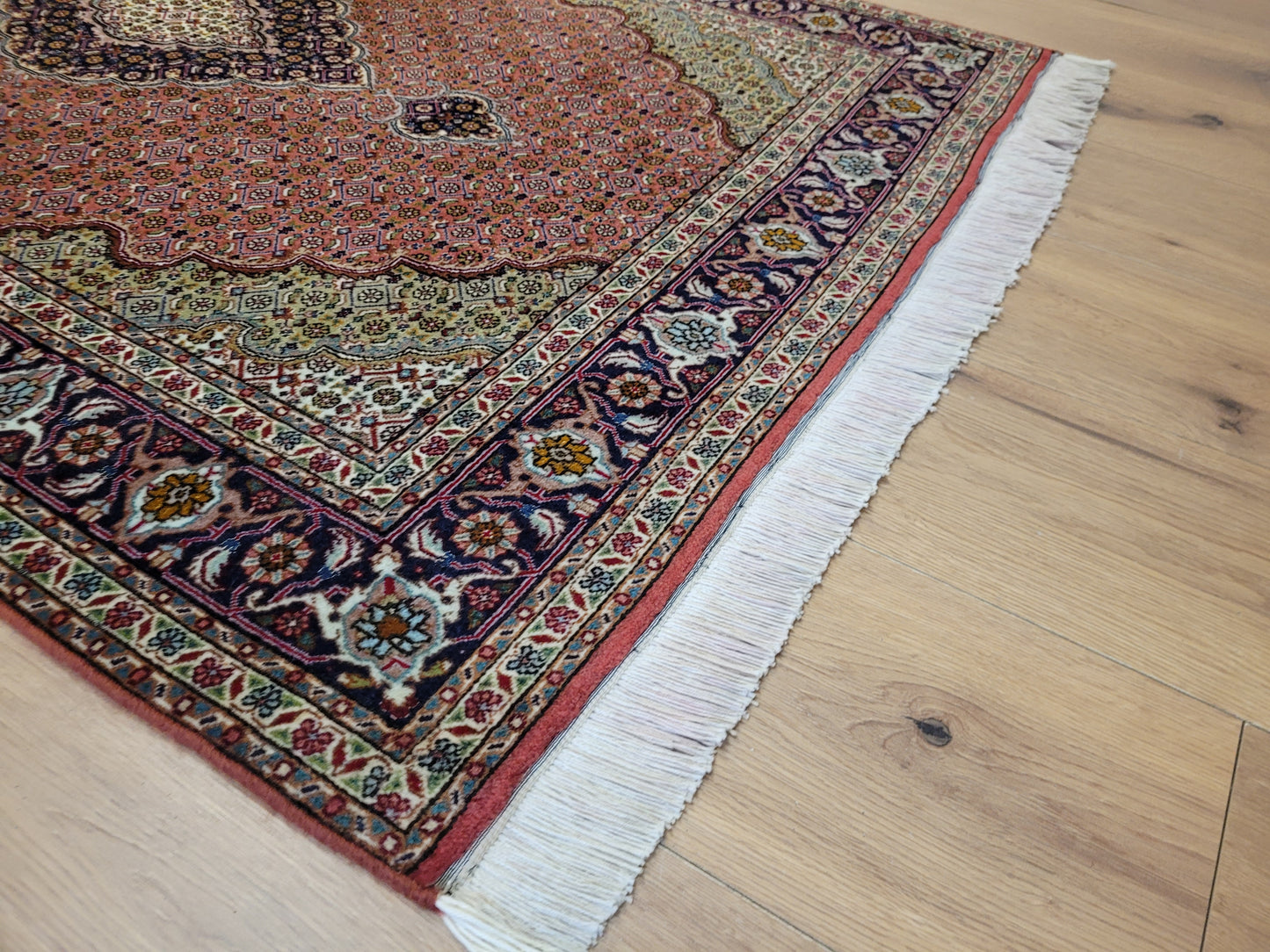 Täbriz Teppich Korkwolle Seide Medaillon fein geknüpft