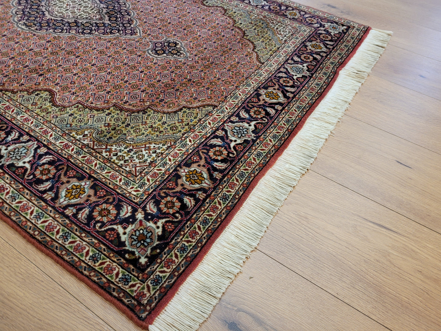 Täbriz Teppich Korkwolle Seide Medaillon fein geknüpft