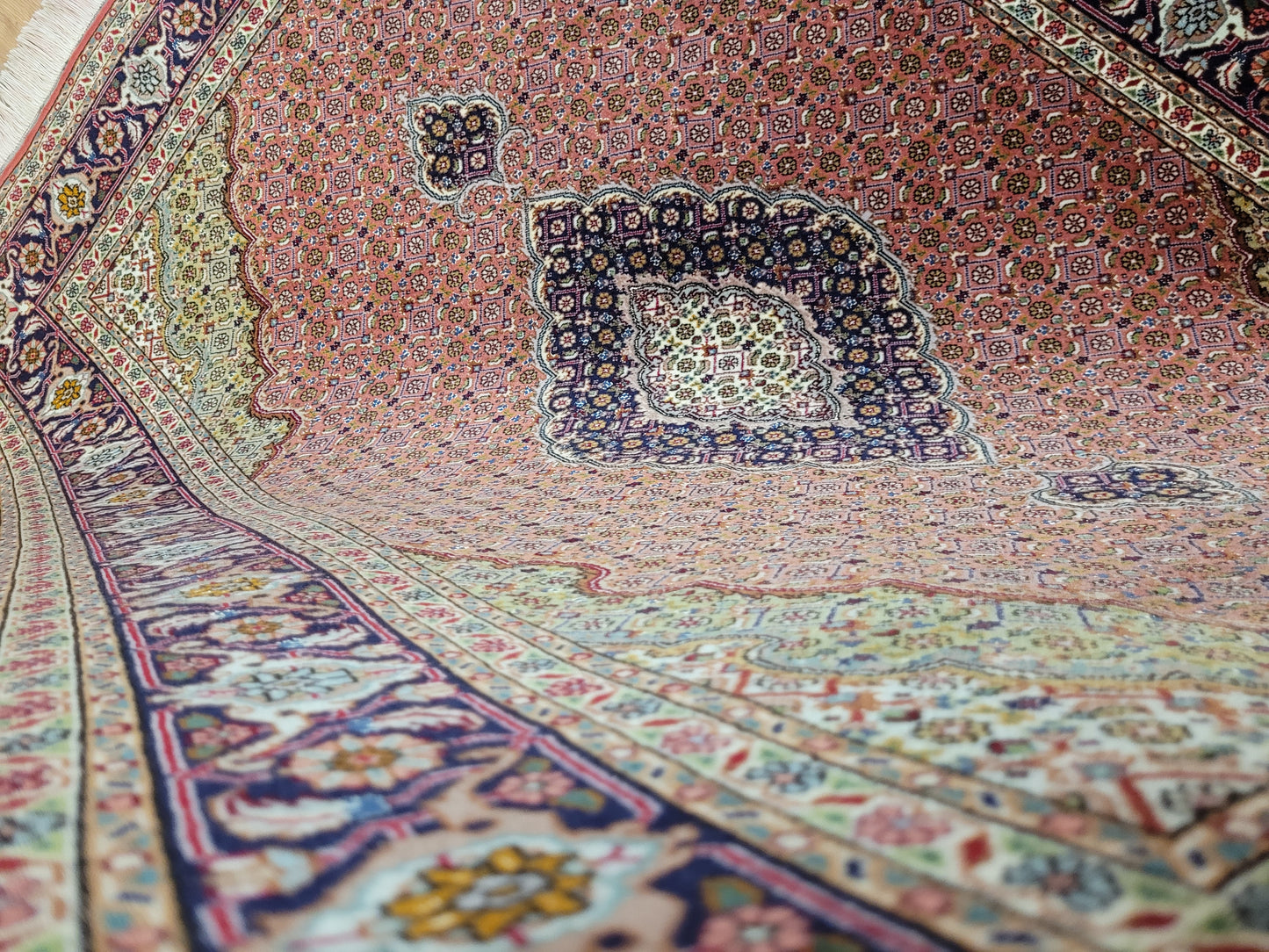 Täbriz Teppich Korkwolle Seide Medaillon fein geknüpft