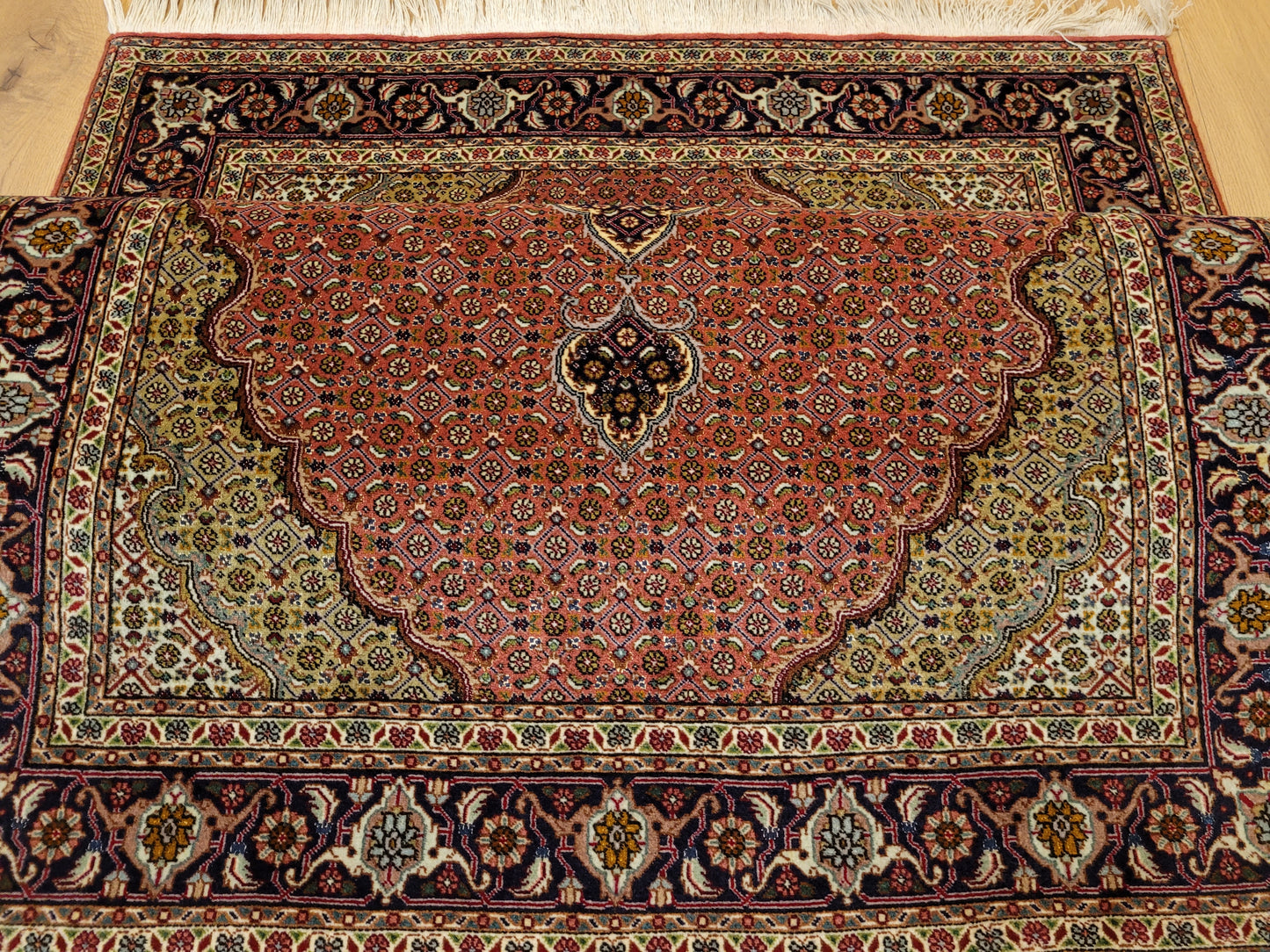 Täbriz Teppich Korkwolle Seide Medaillon fein geknüpft