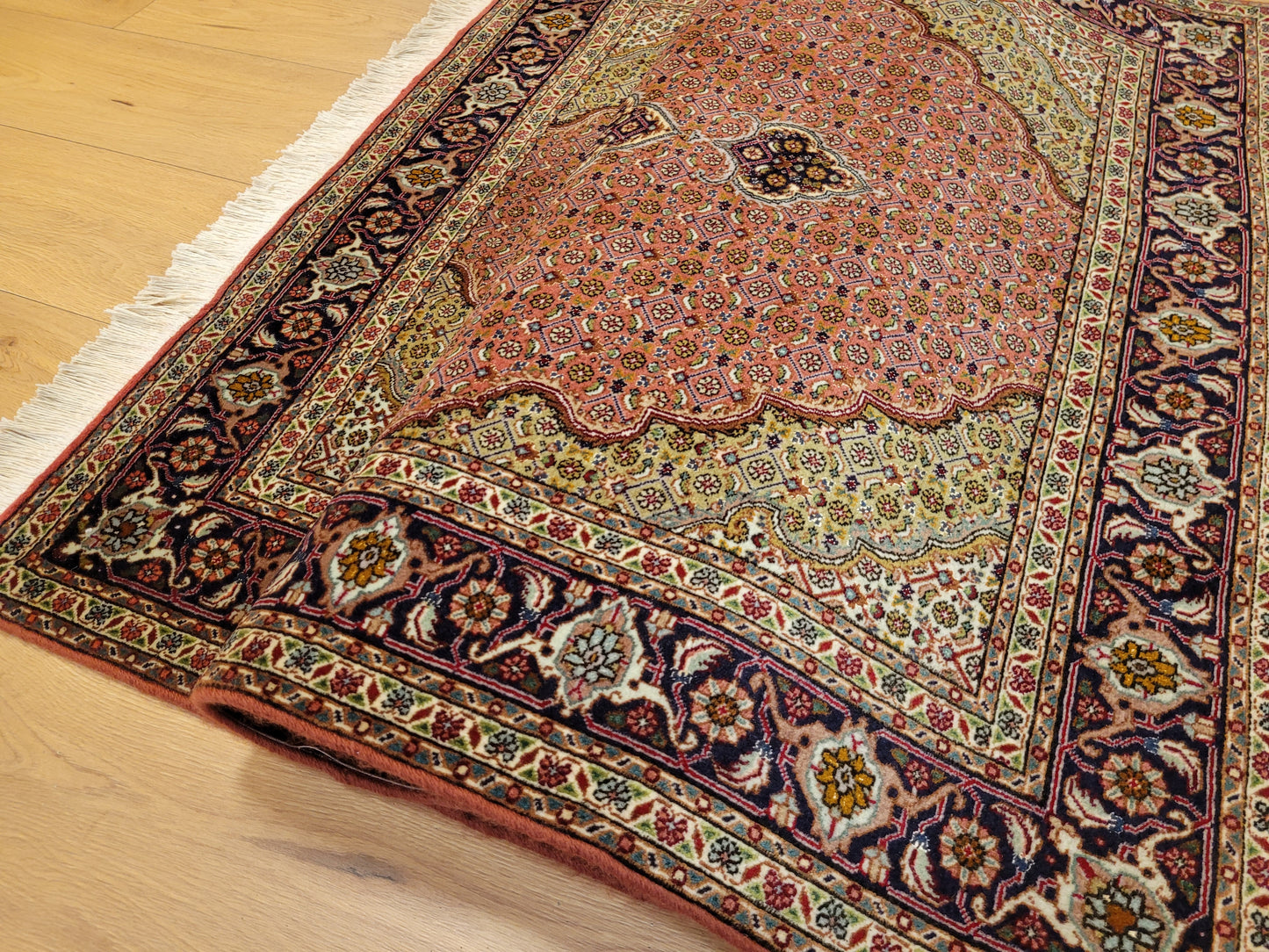 Täbriz Teppich Korkwolle Seide Medaillon fein geknüpft