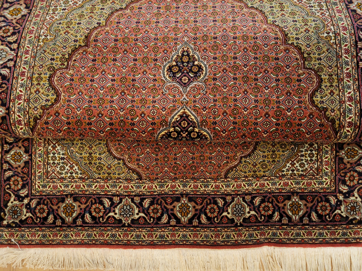 Täbriz Teppich Korkwolle Seide Medaillon fein geknüpft