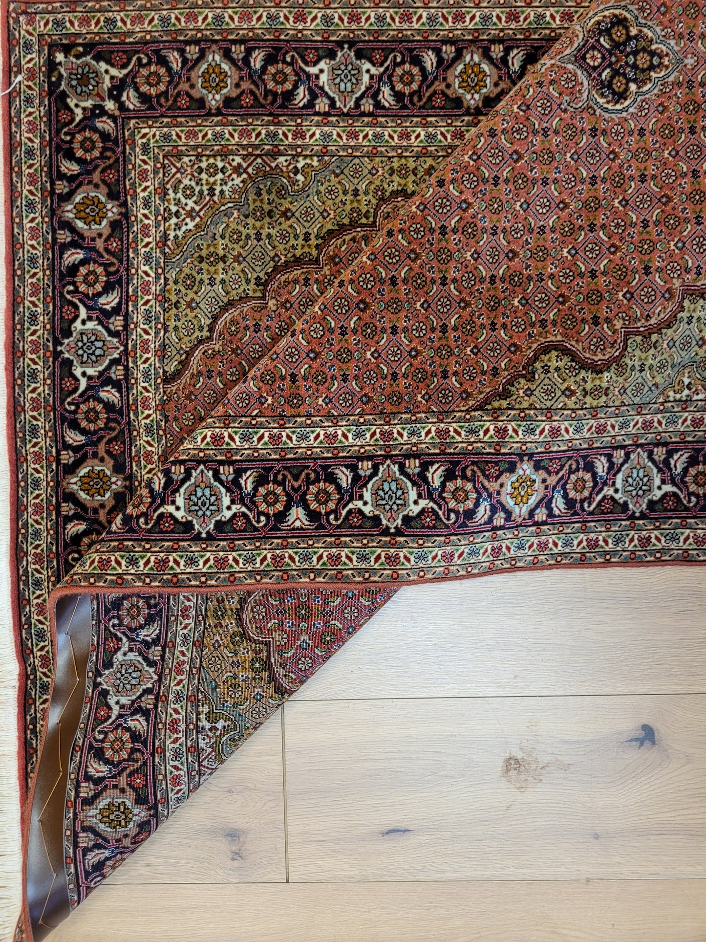 Täbriz Teppich Korkwolle Seide Medaillon fein geknüpft