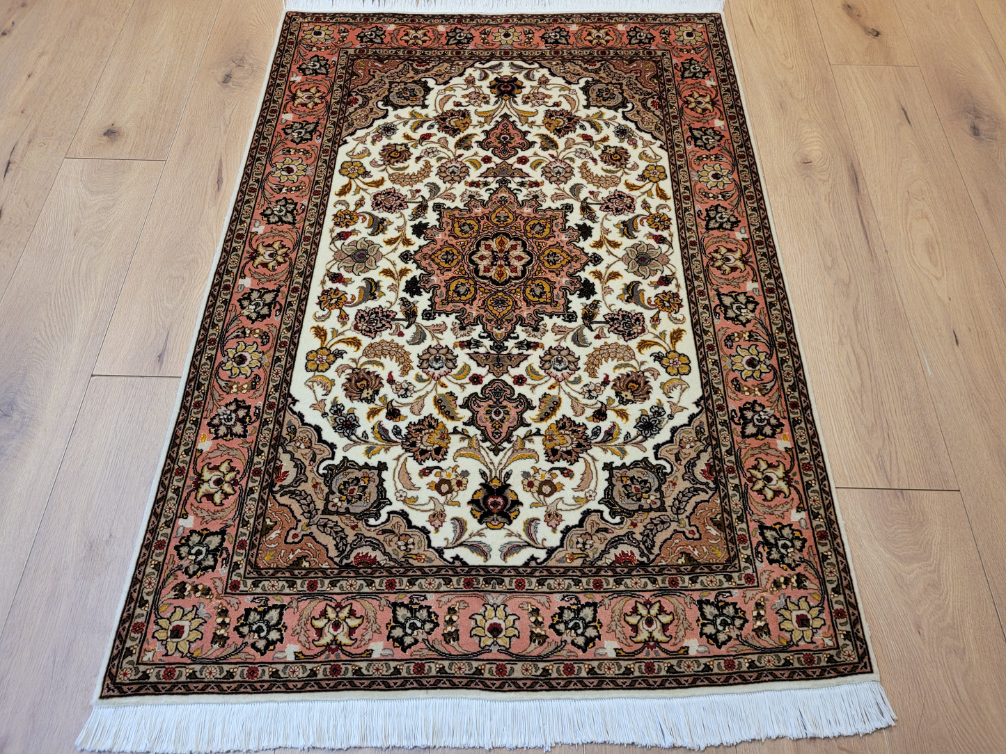 Täbriz Teppich Korkwolle Seide floral Medaillon fein geknüpft