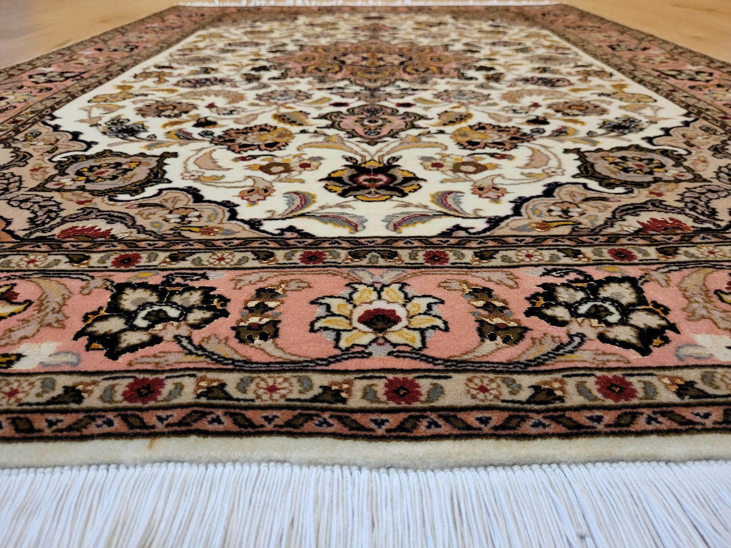 Täbriz Teppich Korkwolle Seide floral Medaillon fein geknüpft