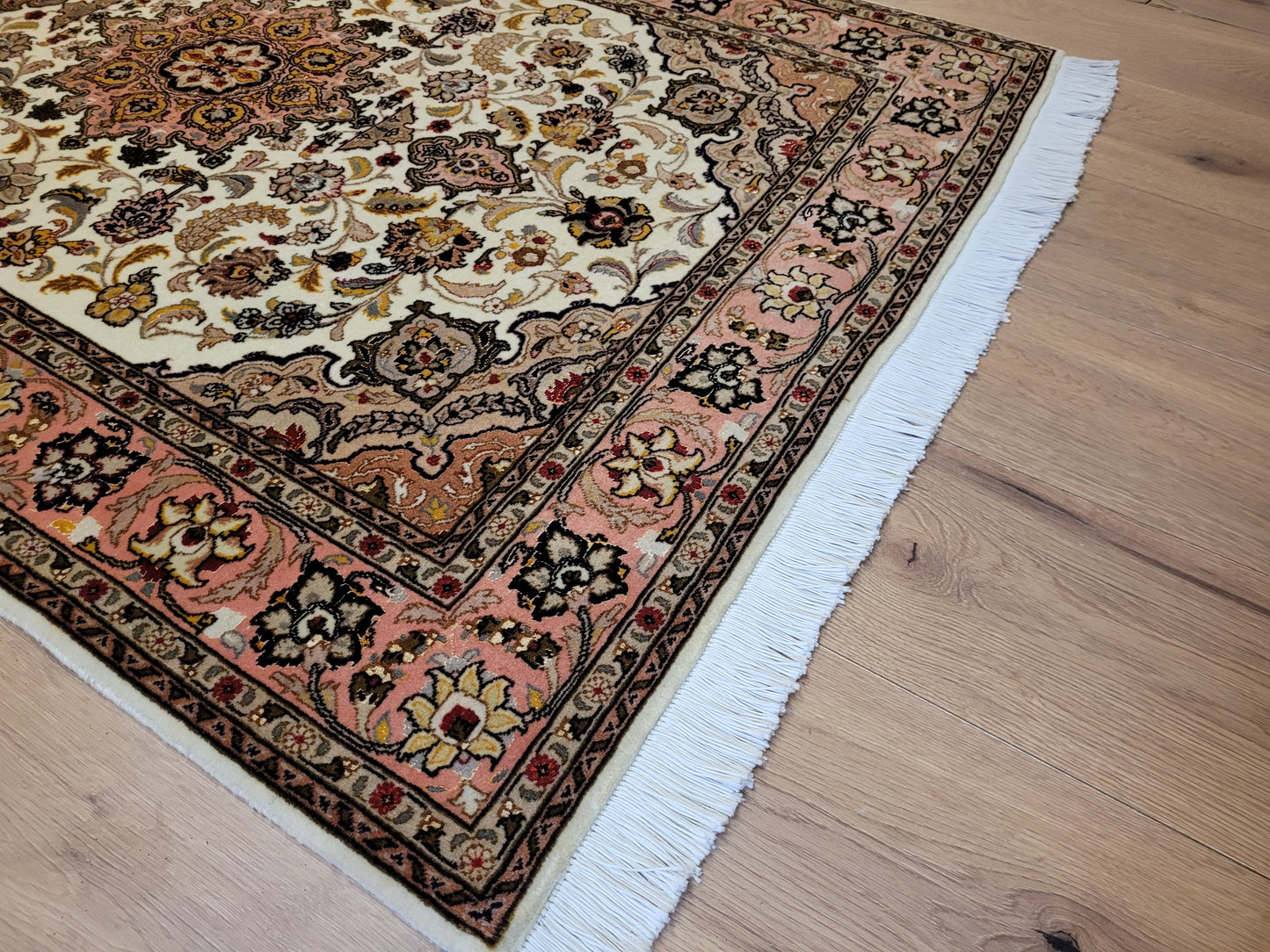 Täbriz Teppich Korkwolle Seide floral Medaillon fein geknüpft