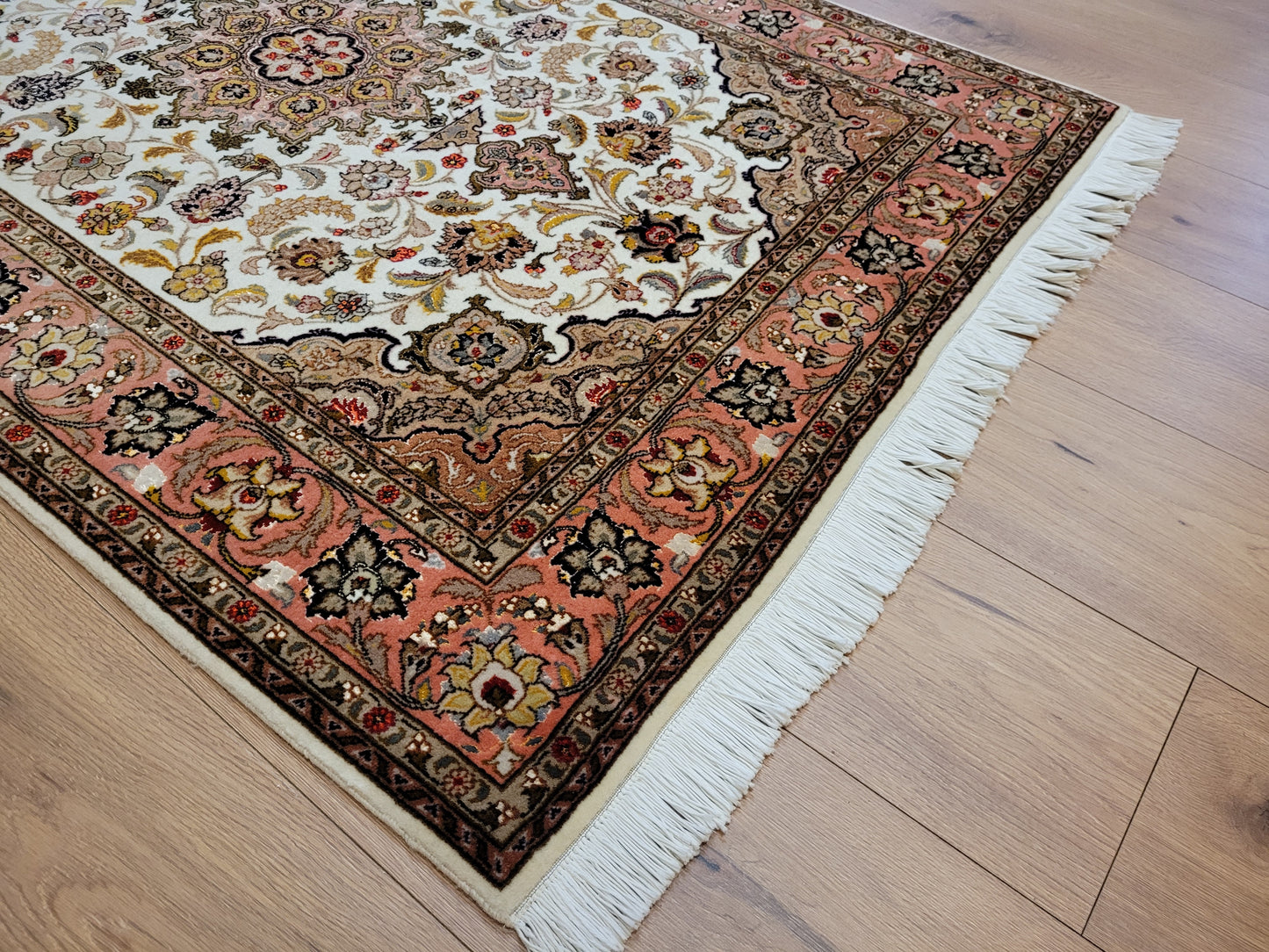 Täbriz Teppich Korkwolle Seide floral Medaillon fein geknüpft