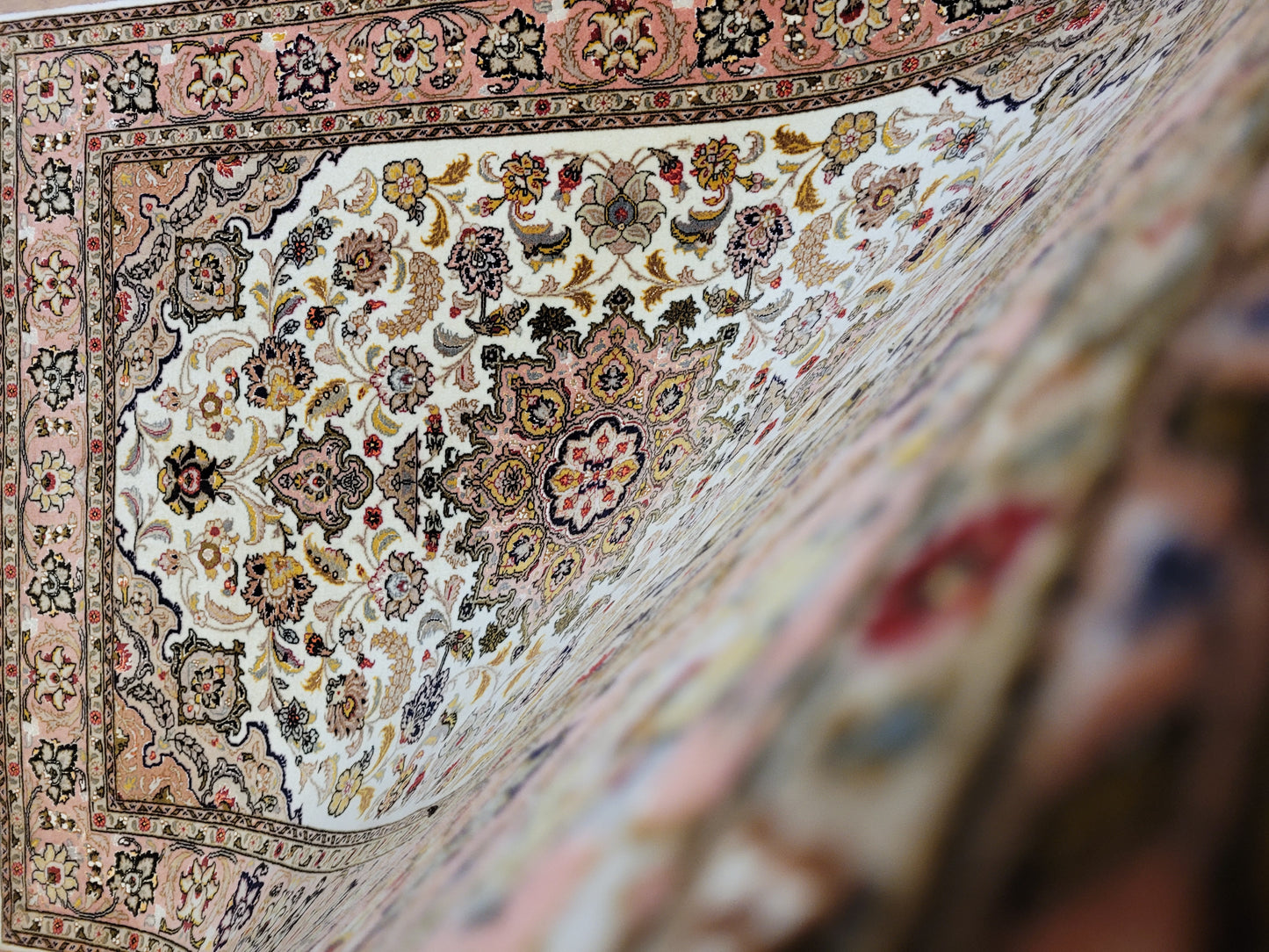 Täbriz Teppich Korkwolle Seide floral Medaillon fein geknüpft