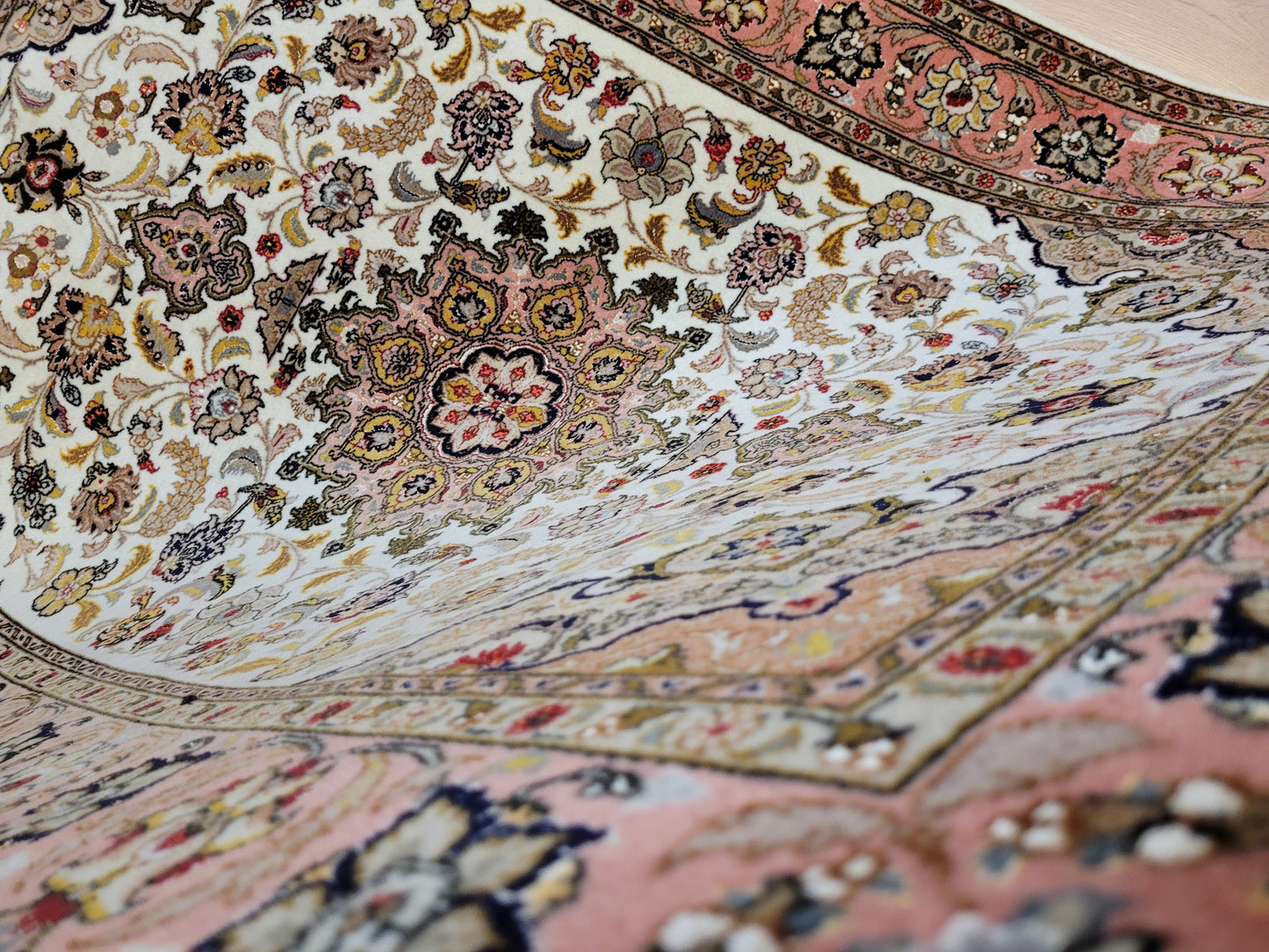 Täbriz Teppich Korkwolle Seide floral Medaillon fein geknüpft