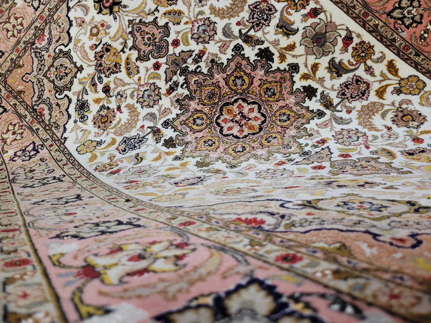 Täbriz Teppich Korkwolle Seide floral Medaillon fein geknüpft