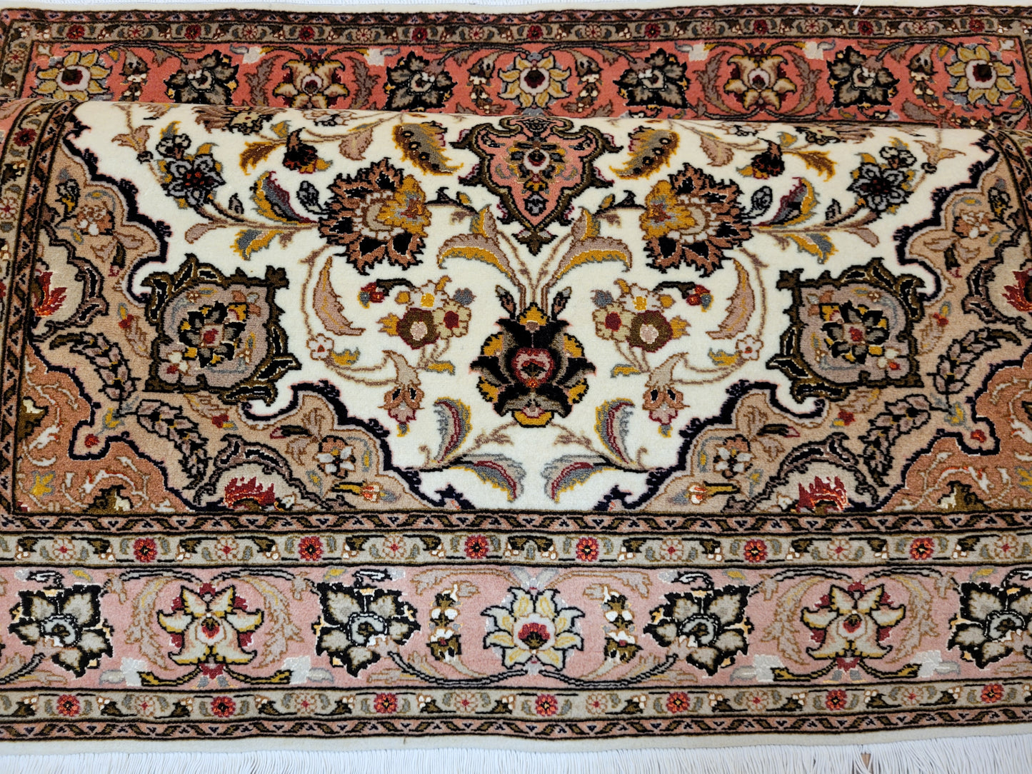 Täbriz Teppich Korkwolle Seide floral Medaillon fein geknüpft