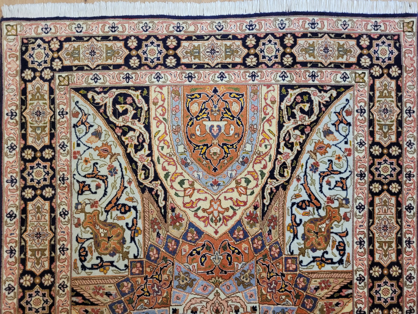 Täbriz Teppich Korkwolle Seide feine Knüpfkunst Medaillonmuster