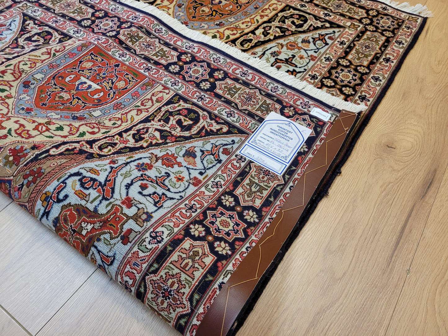 Täbriz Teppich Korkwolle Seide feine Knüpfkunst Medaillonmuster