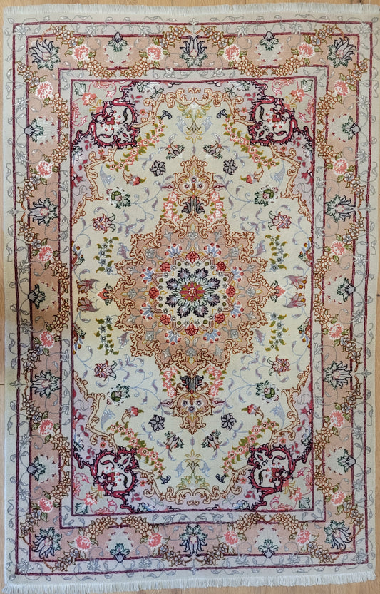 Täbriz Teppich Korkwolle Seide florales Medaillon feine Knüpfung